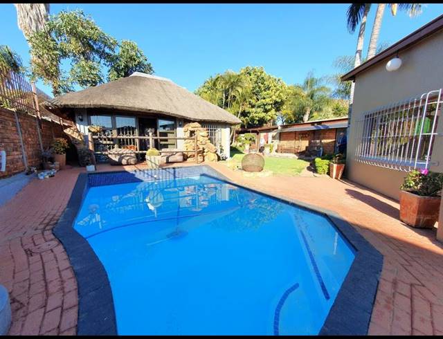 3 BEDROOM HOUSE FOR SALE IN SINOVILLE